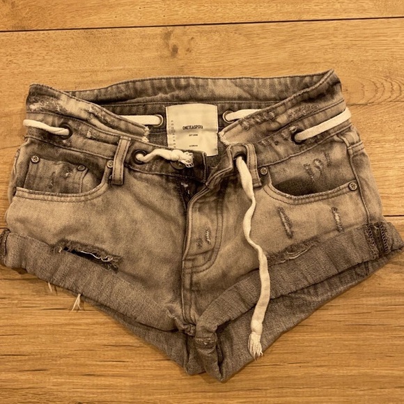 One teaspoons - Picture 1 of 1